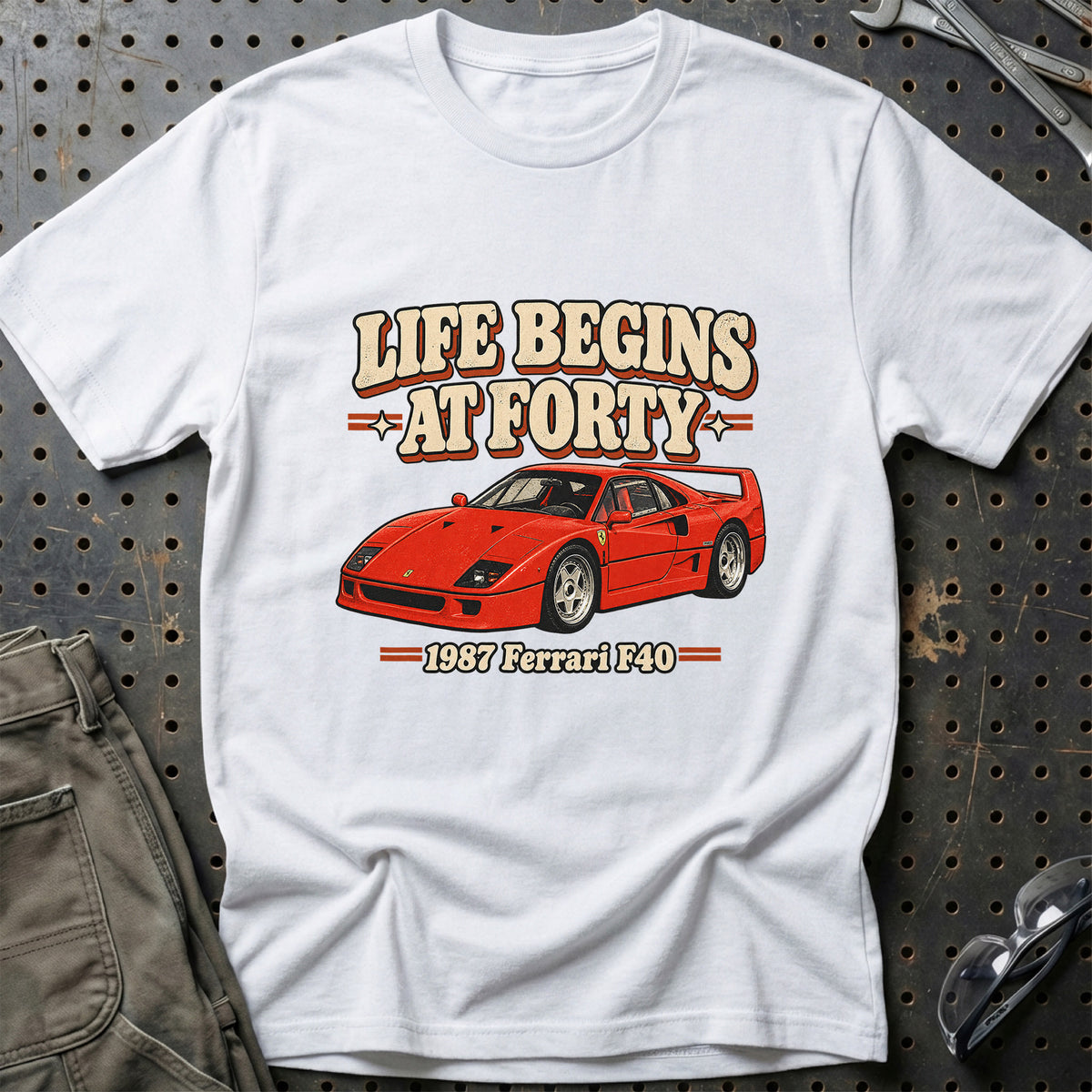 
Ferrari F40 1987 – Life Begins at Forty T-Shirt – Hvid
