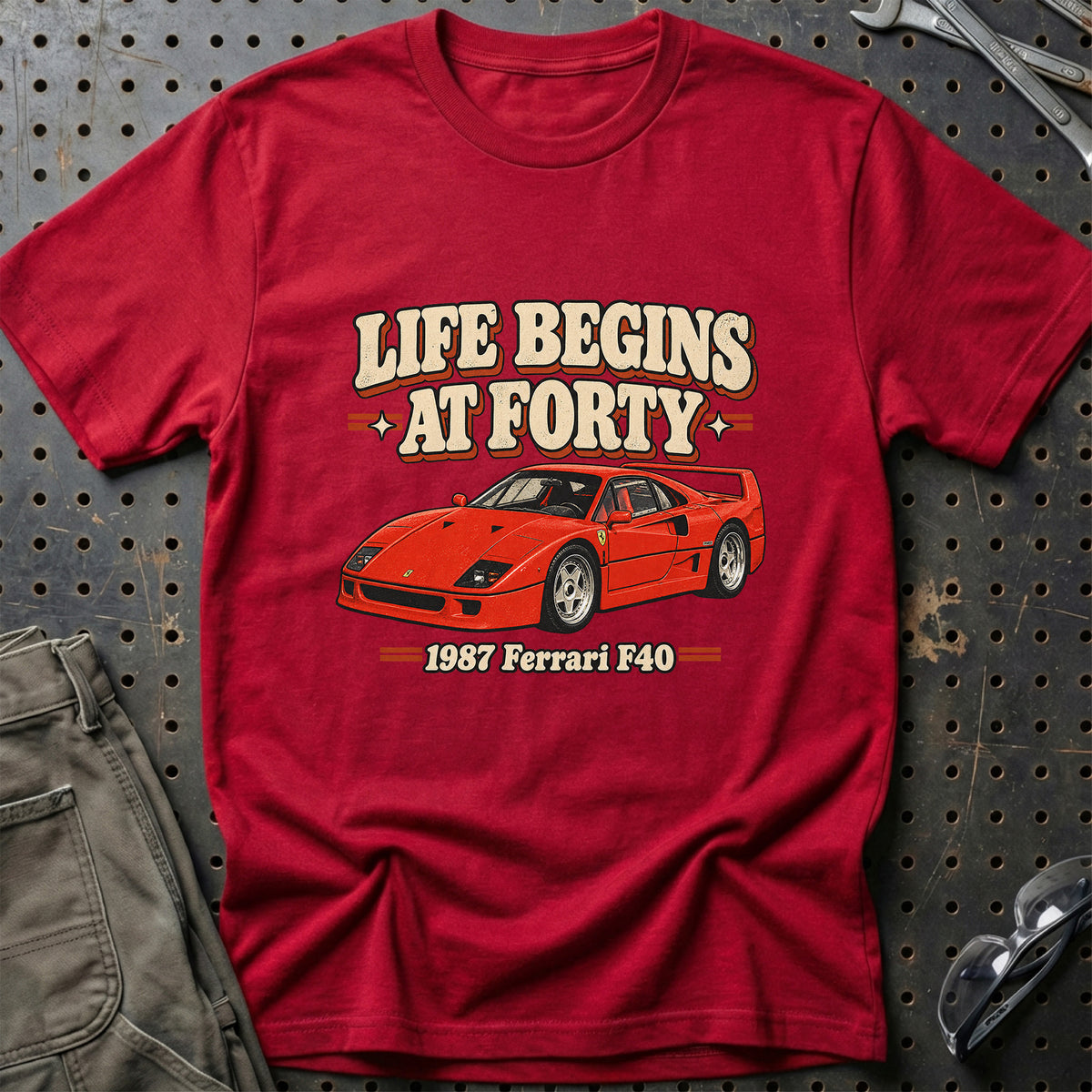 
Ferrari F40 1987 – Life Begins at Forty T-Shirt – Rød