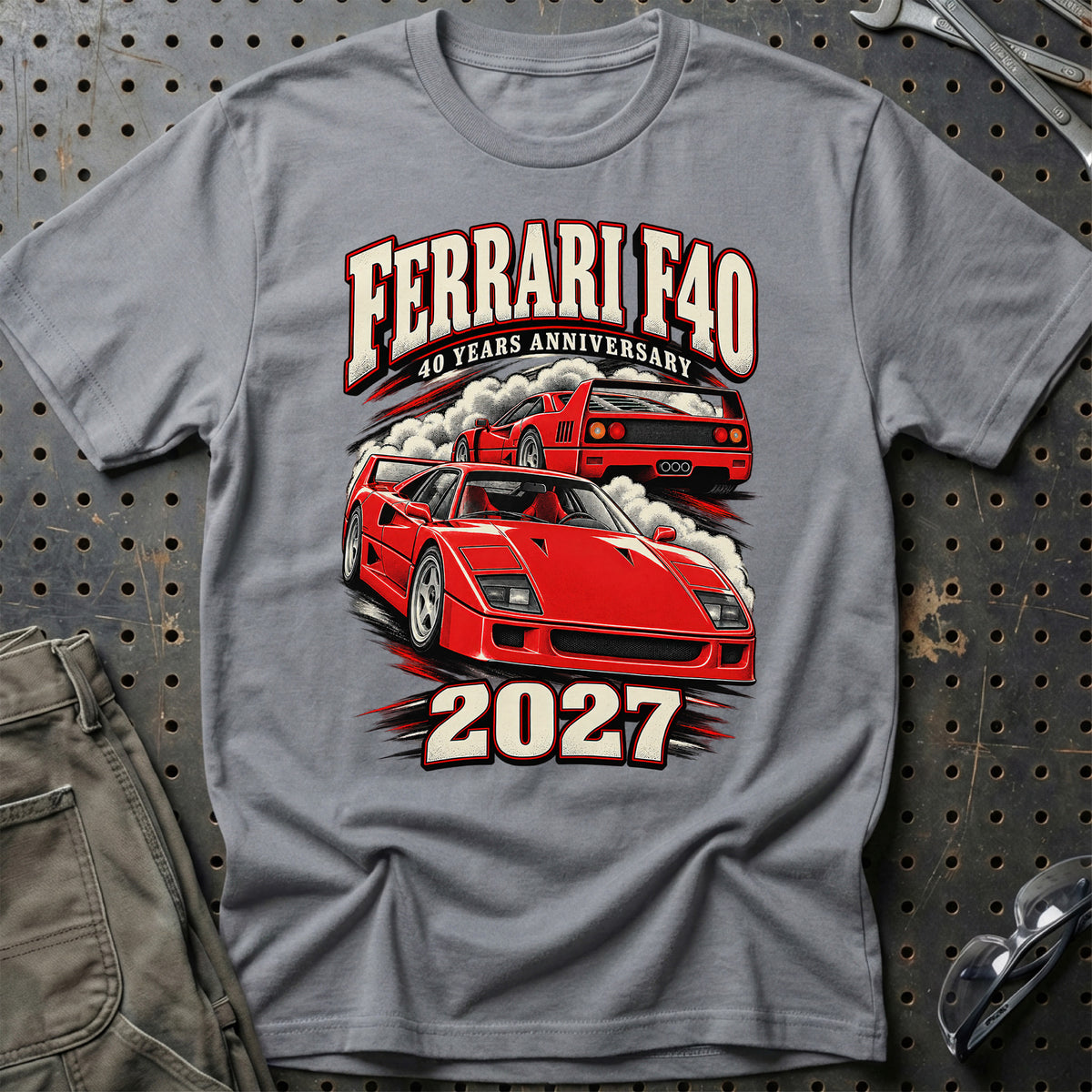 
Ferrari F40 – 40 Years Anniversary 2027 T-Shirt – Grå Sport