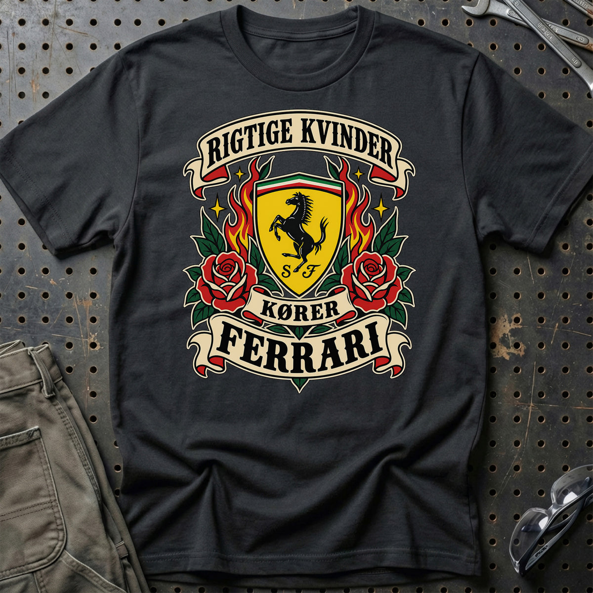 Ferrari Rigtige Kvinder Kører – Roser og Flammer T-Shirt – Sort