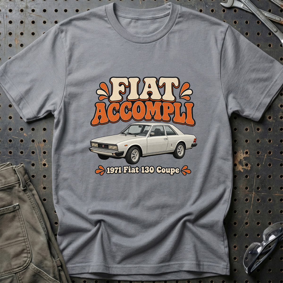 
Fiat 130 Coupe 1971 – Fiat Accompli T-Shirt – Grå Sport