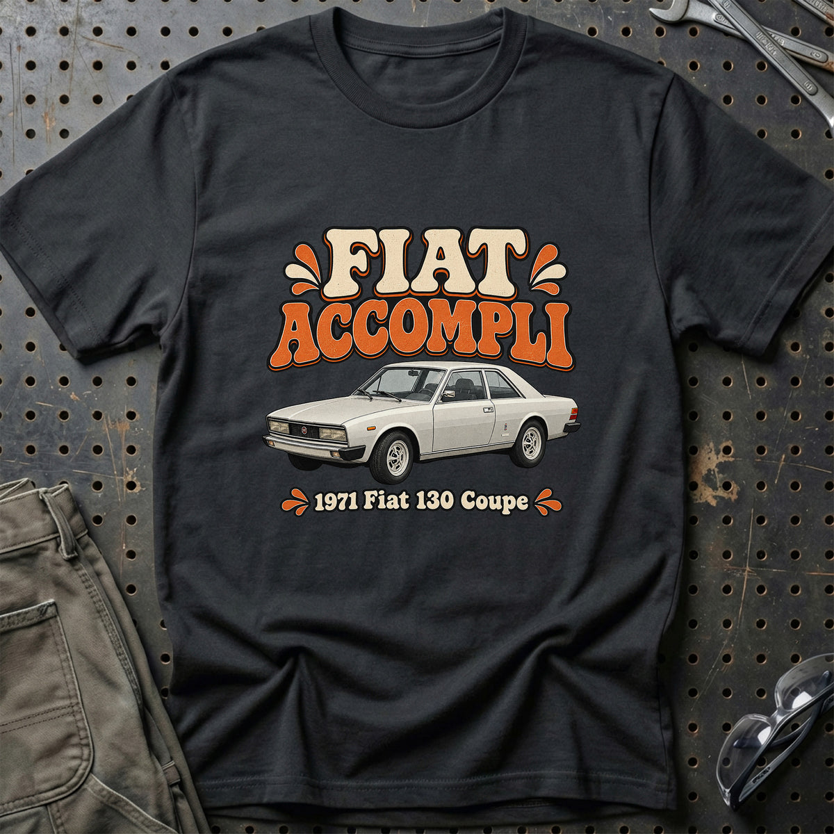 
Fiat 130 Coupe 1971 – Fiat Accompli T-Shirt – Sort