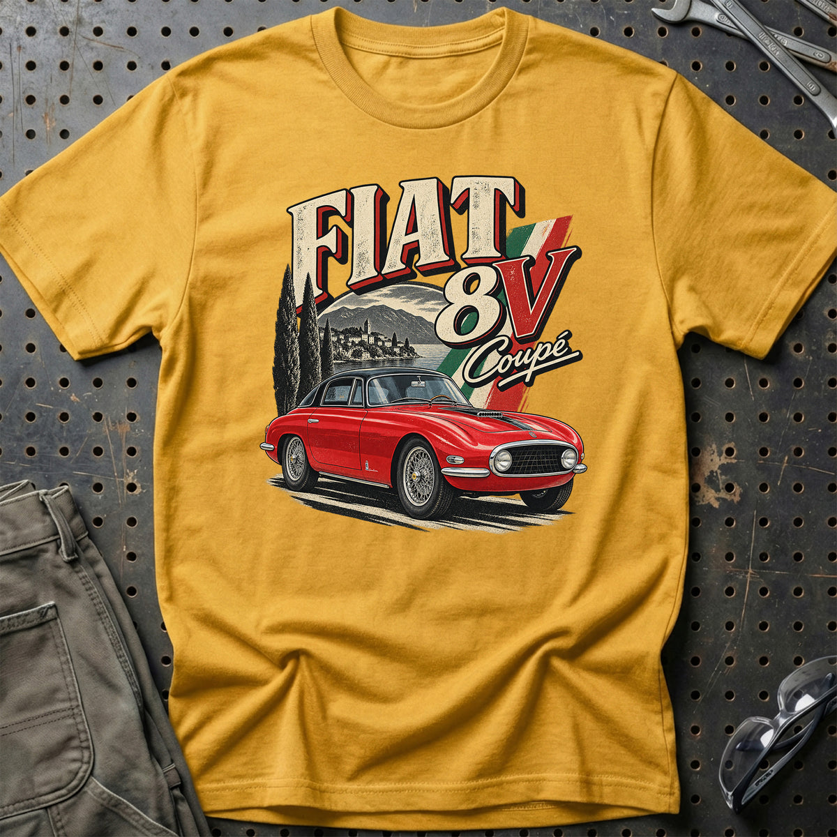 
Fiat 8V Coupé – Vintage T-Shirt – Guld