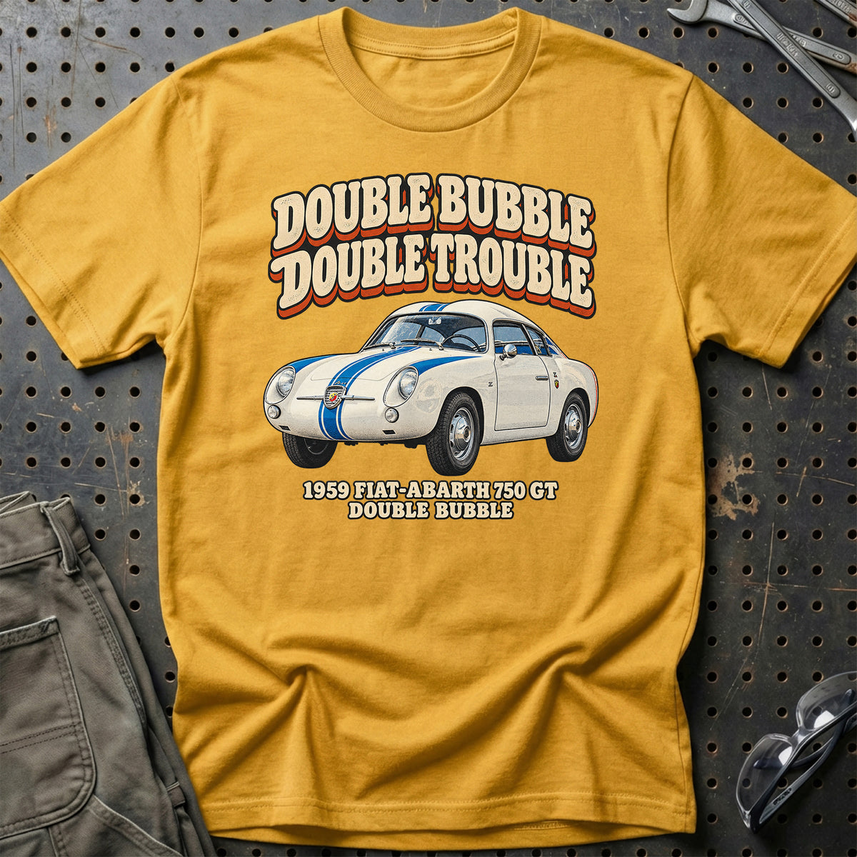 
Fiat-Abarth 750 GT 1959 – Double Bubble Double Trouble T-Shirt – Guld