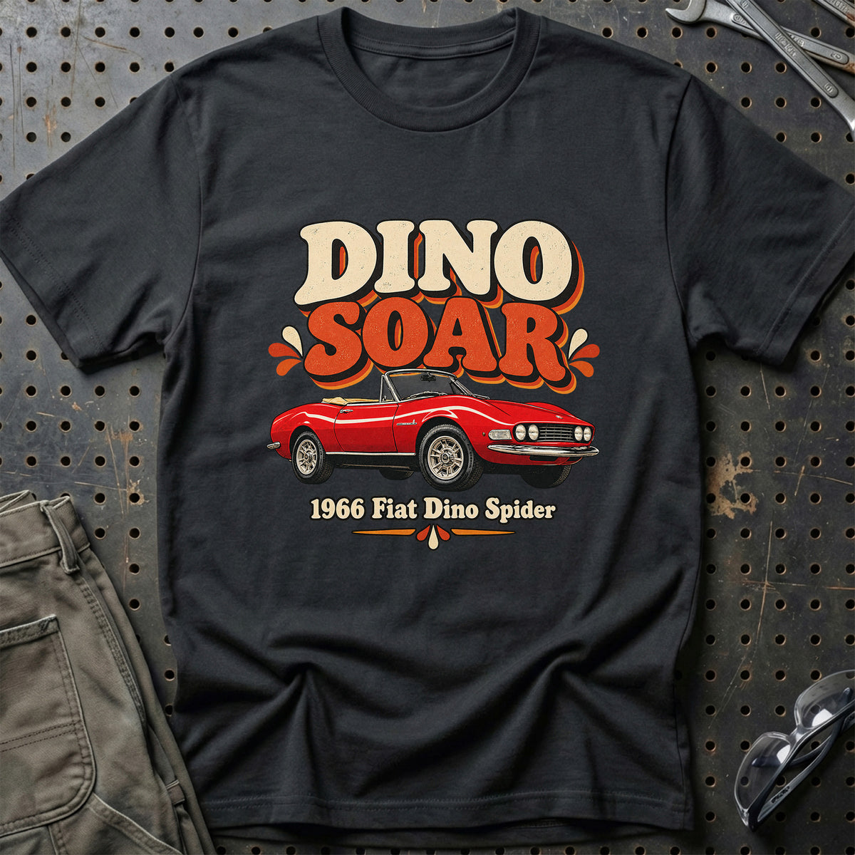 
Fiat Dino Spider 1966 – Dino Soar T-Shirt – Sort