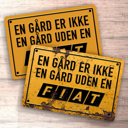 Fiat En Gård Er Ikke En Gård Uden En Fiat Skilte, Musemåtte, Dørmåtte , Plakat-Skilte-Fiat-Garage Culture Shop- garage - man cave - merchandise