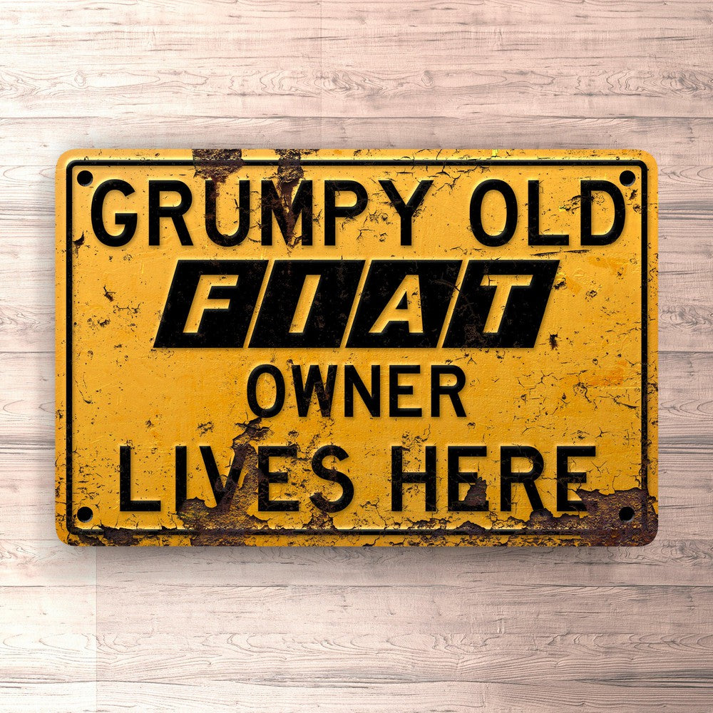 Fiat Grumpy Old Fiat Owner Lives Here Skilte, Musemåtte, Dørmåtte , Plakat-Skilte-Fiat-Garage Culture Shop- garage - man cave - merchandise