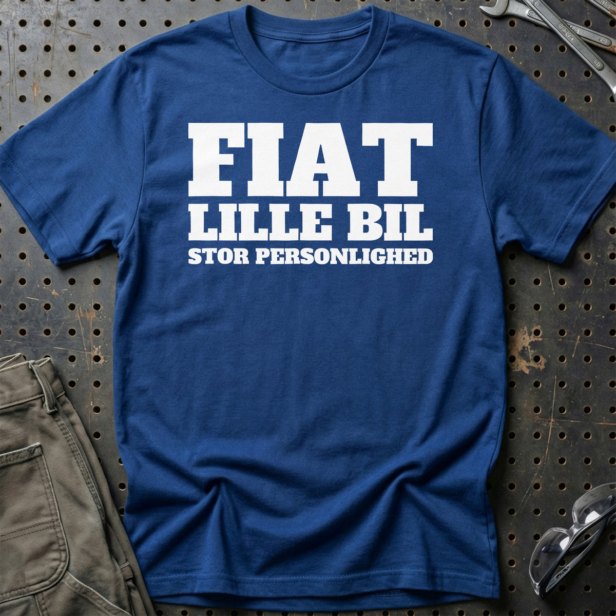 
Produktbillede af Fiat – Lille Bil – Stor Personlighed T-Shirt