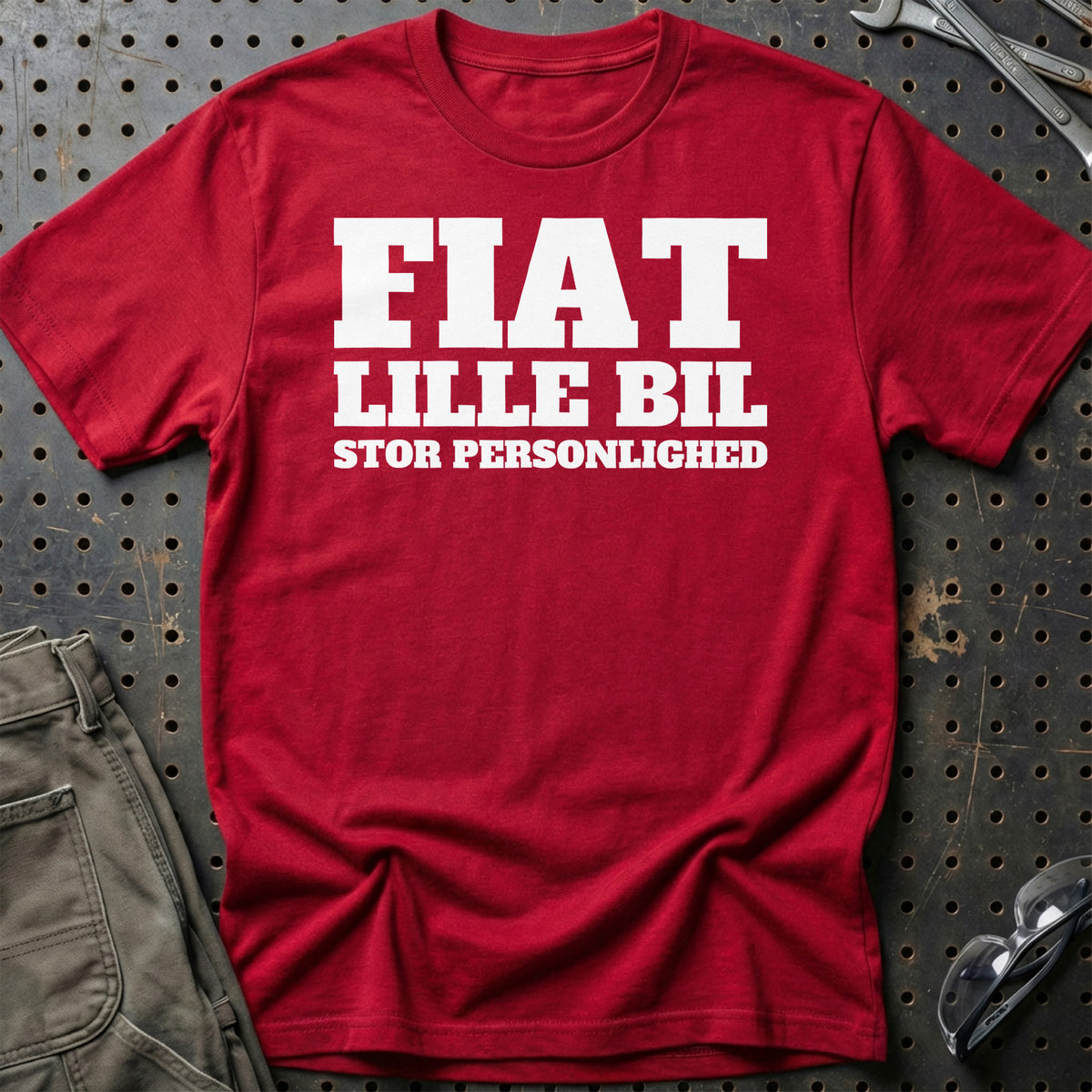 
Produktbillede af Fiat – Lille Bil – Stor Personlighed T-Shirt