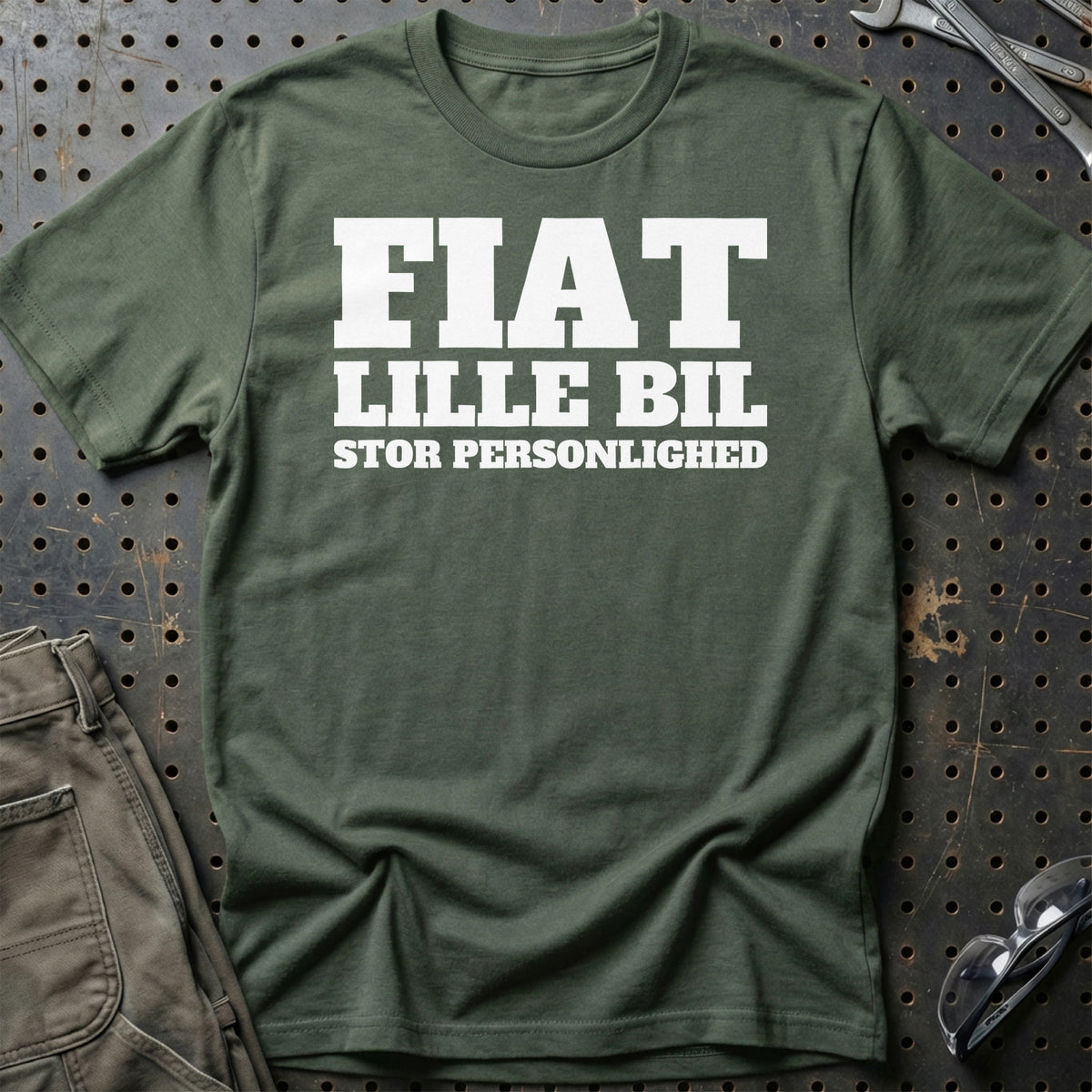 
Produktbillede af Fiat – Lille Bil – Stor Personlighed T-Shirt