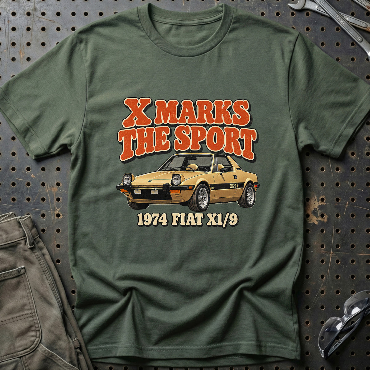 
Fiat X1/9 1974 – X Marks the Sport T-Shirt – Grøn Militær