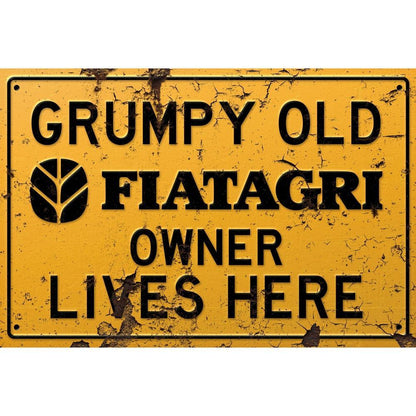 Fiatagri Grumpy Old Fiatagri Owner Lives Here Skilte, Musemåtte, Dørmåtte , Plakat-Skilte-Fiatagri-Garage Culture Shop- garage - man cave - merchandise