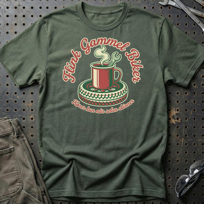 Flink Gammel Biker T-Shirt – Kører Kun Når Solen Skinner – Unisex T-Shirt , Bomuld-Beklædning-Garage Culture-Grøn Militær-S-Garage Culture Shop- garage - man cave - merchandise