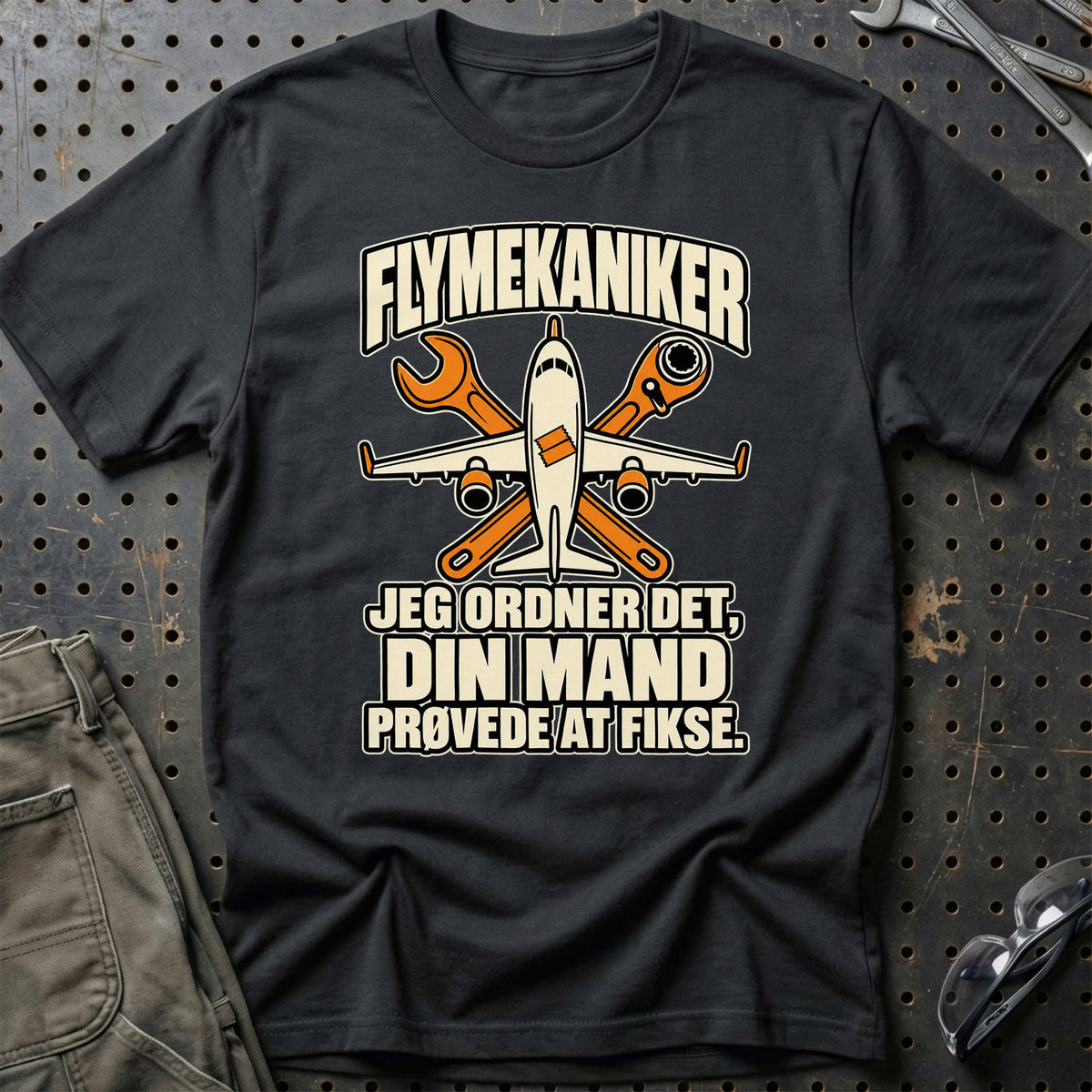 
Flymekaniker – Jeg Ordner Det, Din Mand Prøvede at Fikse T-Shirt – Sort