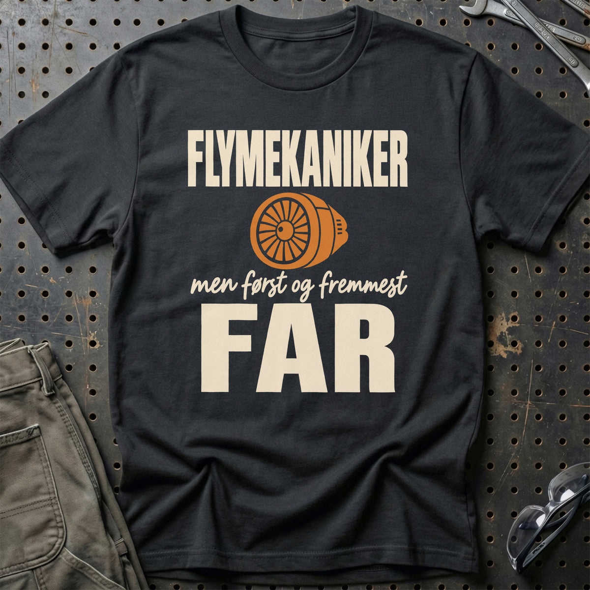 
Flymekaniker – Men Først og Fremmest Far T-Shirt – Sort