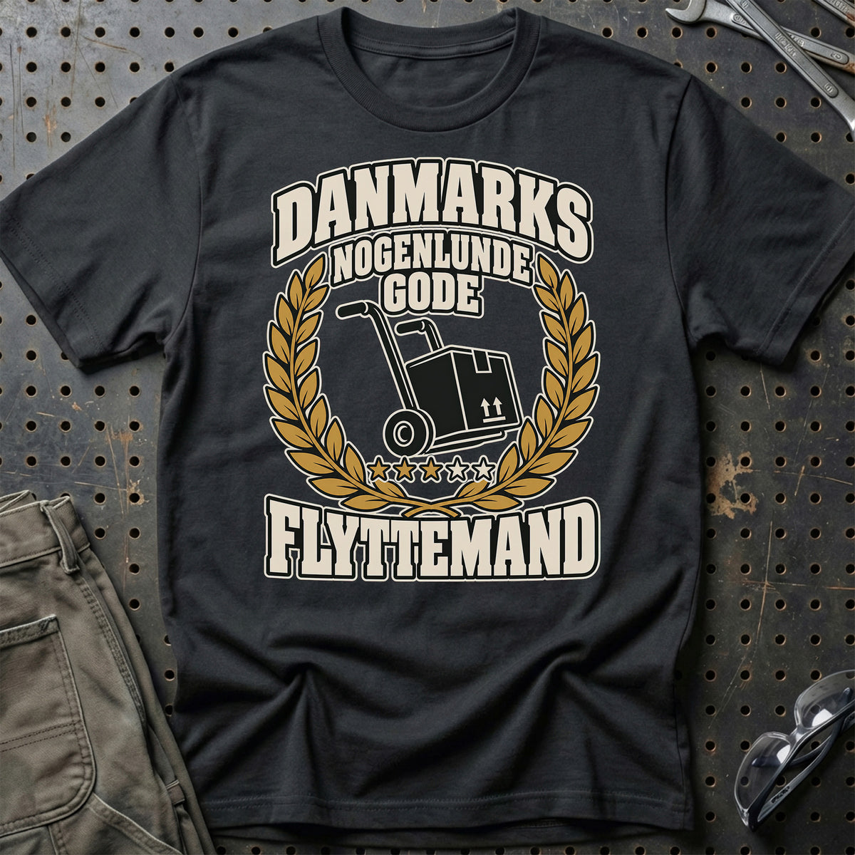 Flyttemand – Danmarks Nogenlunde Gode T-Shirt-Beklædning-Garage Culture-Sort-S-Garage Culture Shop- garage - man cave - merchandise