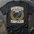 Fodplejer – Danmarks Nogenlunde Gode T-Shirt-Beklædning-Garage Culture-Sort-S-Garage Culture Shop- garage - man cave - merchandise