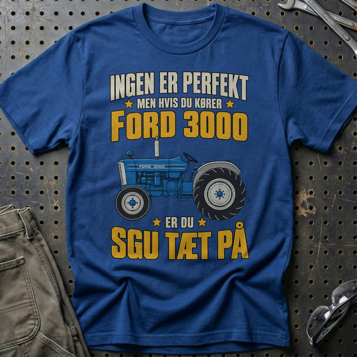 Ford 3000 – Ingen Er Perfekt T-Shirt-Beklædning-Ford-Blå Royal-S-Garage Culture Shop- garage - man cave - merchandise