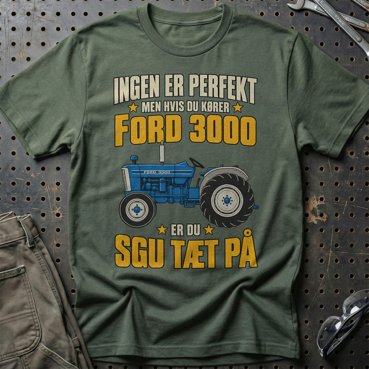 Ford 3000 – Ingen Er Perfekt T-Shirt-Beklædning-Ford-Grøn Militær-S-Garage Culture Shop- garage - man cave - merchandise