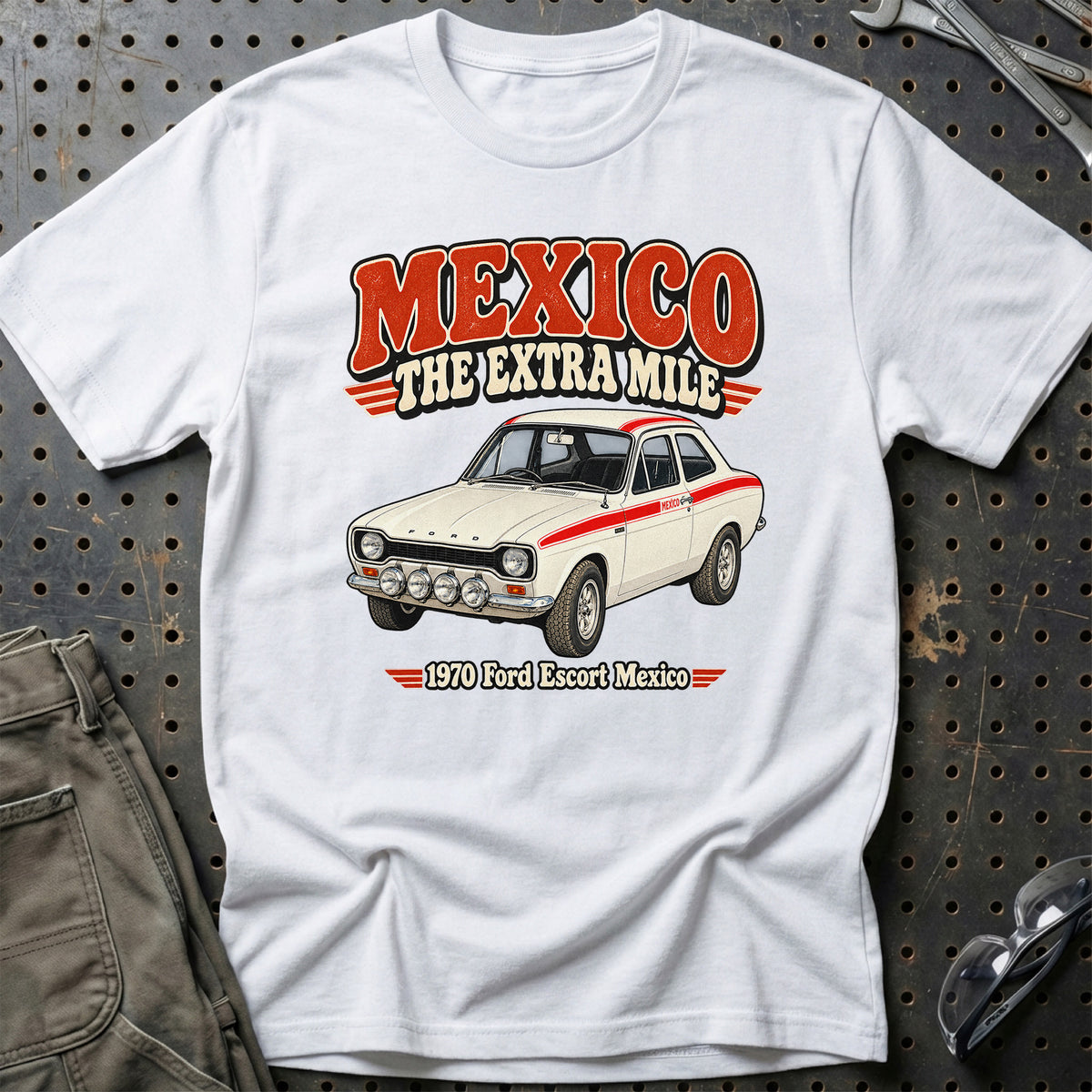 
Ford Escort Mexico 1970 – Mexico the Extra Mile T-Shirt – Hvid
