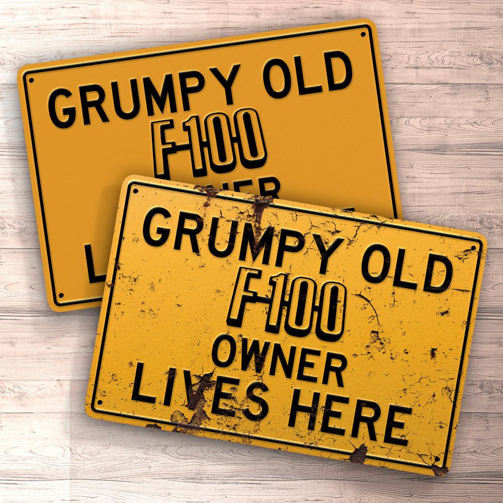 Ford F 100 Grumpy Old Ford F100 Owner Lives Here Skilte, Musemåtte, Dørmåtte , Plakat-Skilte-Ford-Garage Culture Shop- garage - man cave - merchandise