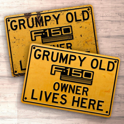 Ford F 150 Grumpy Old Ford F 150 Owner Lives Here Skilte, Musemåtte, Dørmåtte , Plakat-Skilte-Ford-Garage Culture Shop- garage - man cave - merchandise