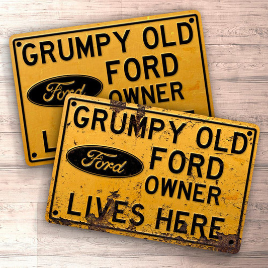Ford Grumpy Old Ford Owner Lives Here Skilte, Musemåtte, Dørmåtte , Plakat-Skilte-Ford-Garage Culture Shop- garage - man cave - merchandise