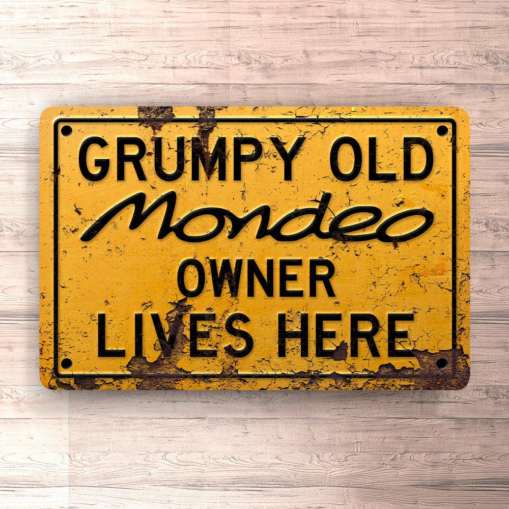 Ford Mondeo Grumpy Old Ford Mondeo Owner Lives Here Skilte, Musemåtte, Dørmåtte , Plakat-Skilte-Ford-Garage Culture Shop- garage - man cave - merchandise