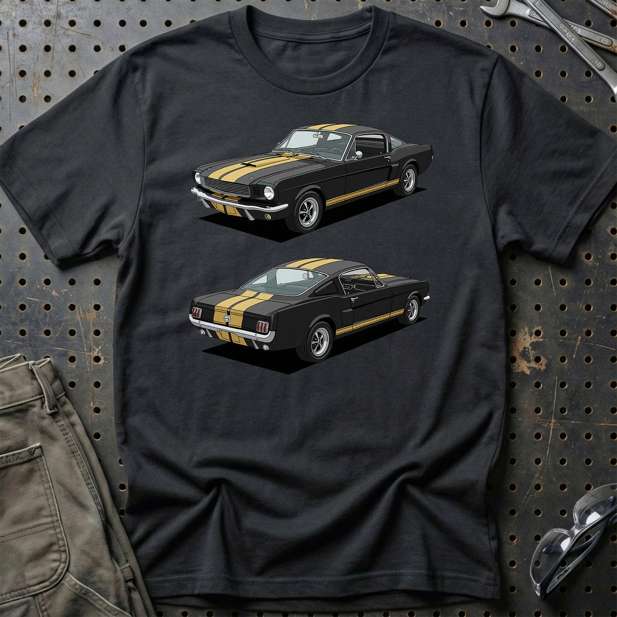 
Ford Mustang Fastback Shelby GT350H Tribute 1965 Unisex T-Shirt – Sort – print foran