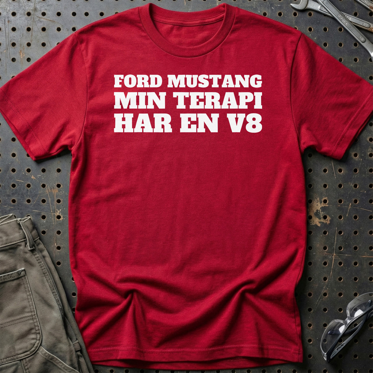 
Produktbillede af Ford Mustang – Min Terapi Har En V8 T-Shirt