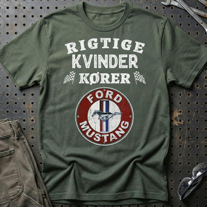 Ford Mustang Rigtige Kvinder Kører - Unisex T-Shirt , Bomuld-Beklædning-Ford-Grøn Militær-S-Garage Culture Shop- garage - man cave - merchandise