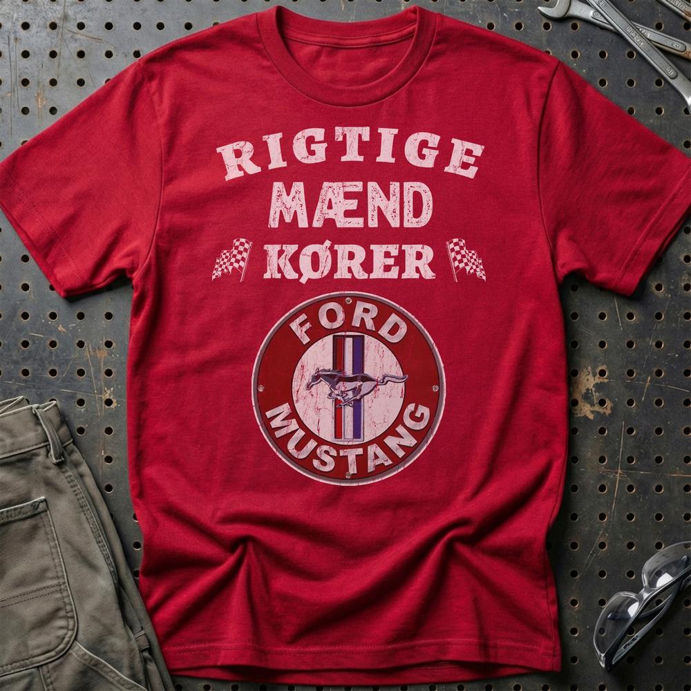 Ford Mustang Rigtige Mænd Kører T-Shirt-Beklædning-Ford-Rød-S-Garage Culture Shop- garage - man cave - merchandise