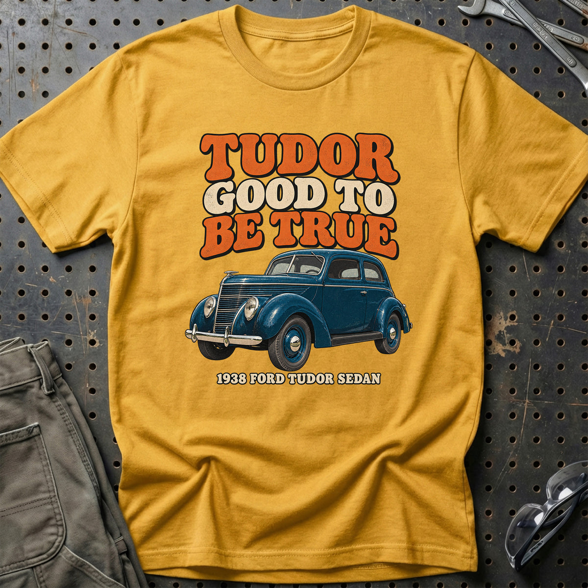 
Ford Tudor Sedan 1938 – Tudor Good to Be True T-Shirt – Guld