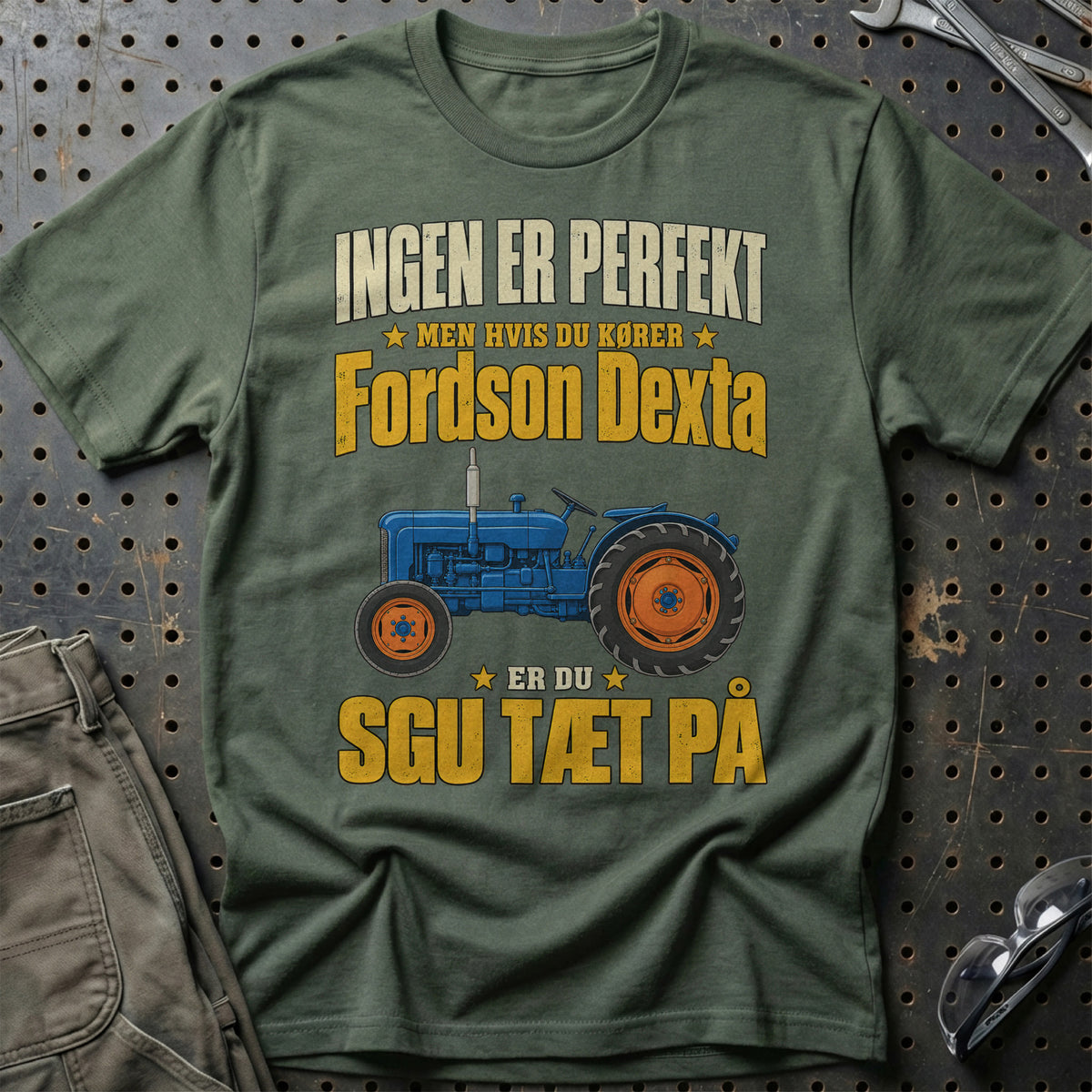 
Produktbillede af Fordson Dexta – Ingen Er Perfekt T-Shirt