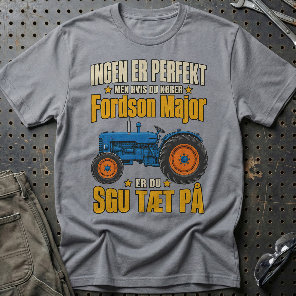 
Produktbillede af Fordson Major – Ingen Er Perfekt T-Shirt