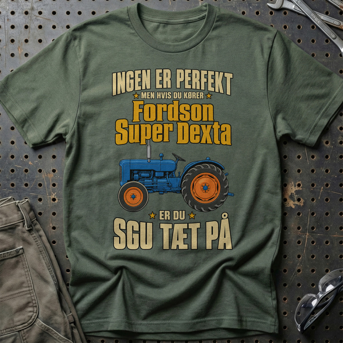
Produktbillede af Fordson Super Dexta – Ingen Er Perfekt T-Shirt