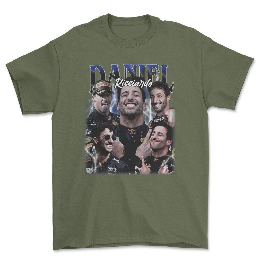 Formula 1 Daniel Riccardo - Unisex T-Shirt , Bomuld-Beklædning-Formula 1-Grøn Militær-S-Forside-Garage Culture Shop- garage - man cave - merchandise