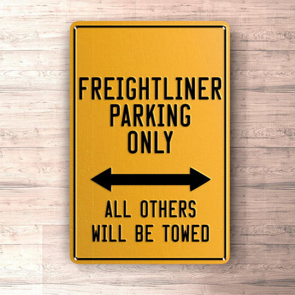 Freightliner Parking Only Skilte, Musemåtte, Dørmåtte-Parking skilte-Freightliner-Garage Culture Shop- garage - man cave - merchandise