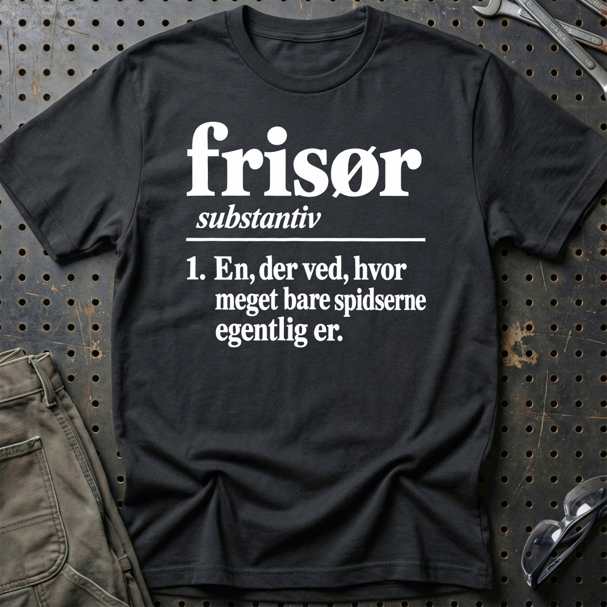 
Frisør – Definition T-Shirt – Sort