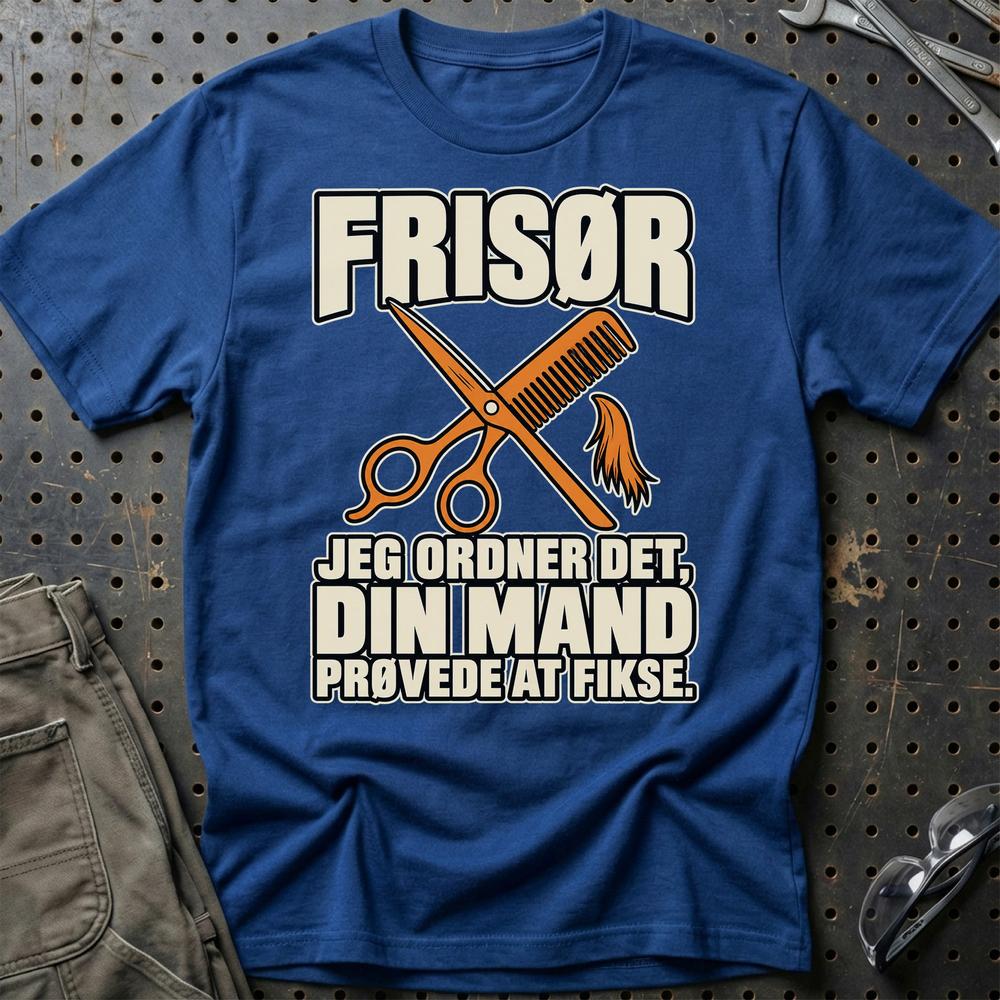 
Produktbillede af Frisør – Jeg Ordner Det, Din Mand Prøvede At Fikse T-Shirt