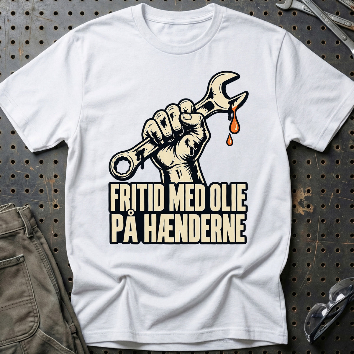 
Fritid med olie på hænderne T-Shirt – Hvid