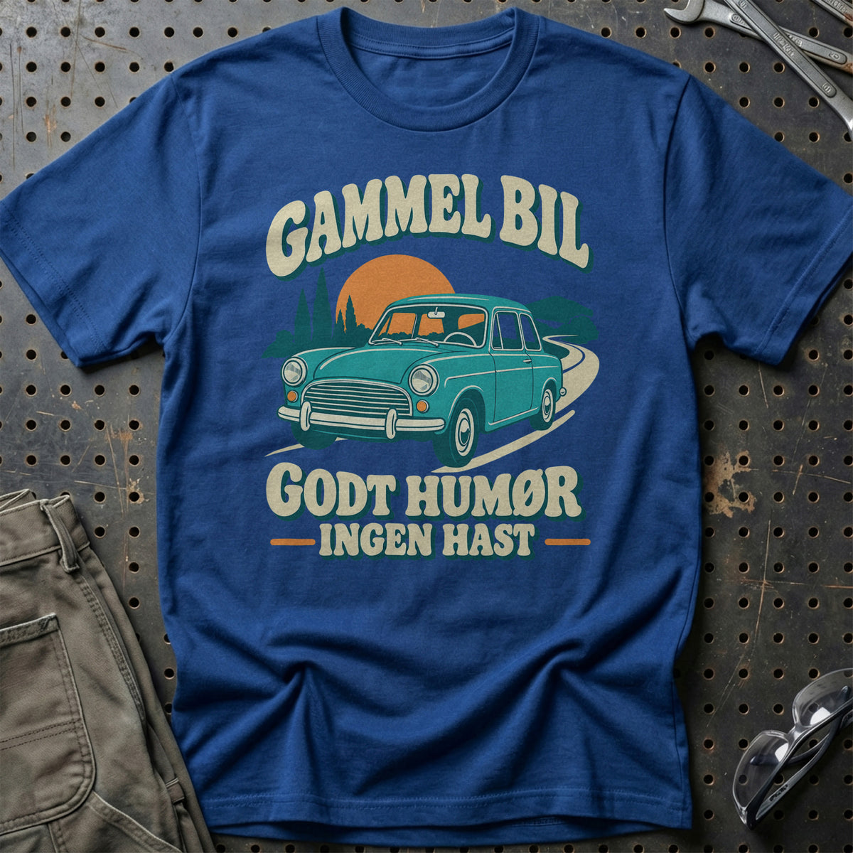 
Produktbillede af Gammel Bil – Godt Humør, Ingen Hast T-Shirt