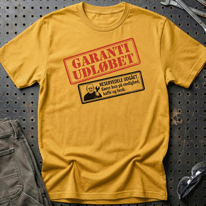 Gammel bilejer – Garanti udløbet - Unisex T-Shirt , Bomuld-Beklædning-Garage Culture-Guld-S-Garage Culture Shop- garage - man cave - merchandise