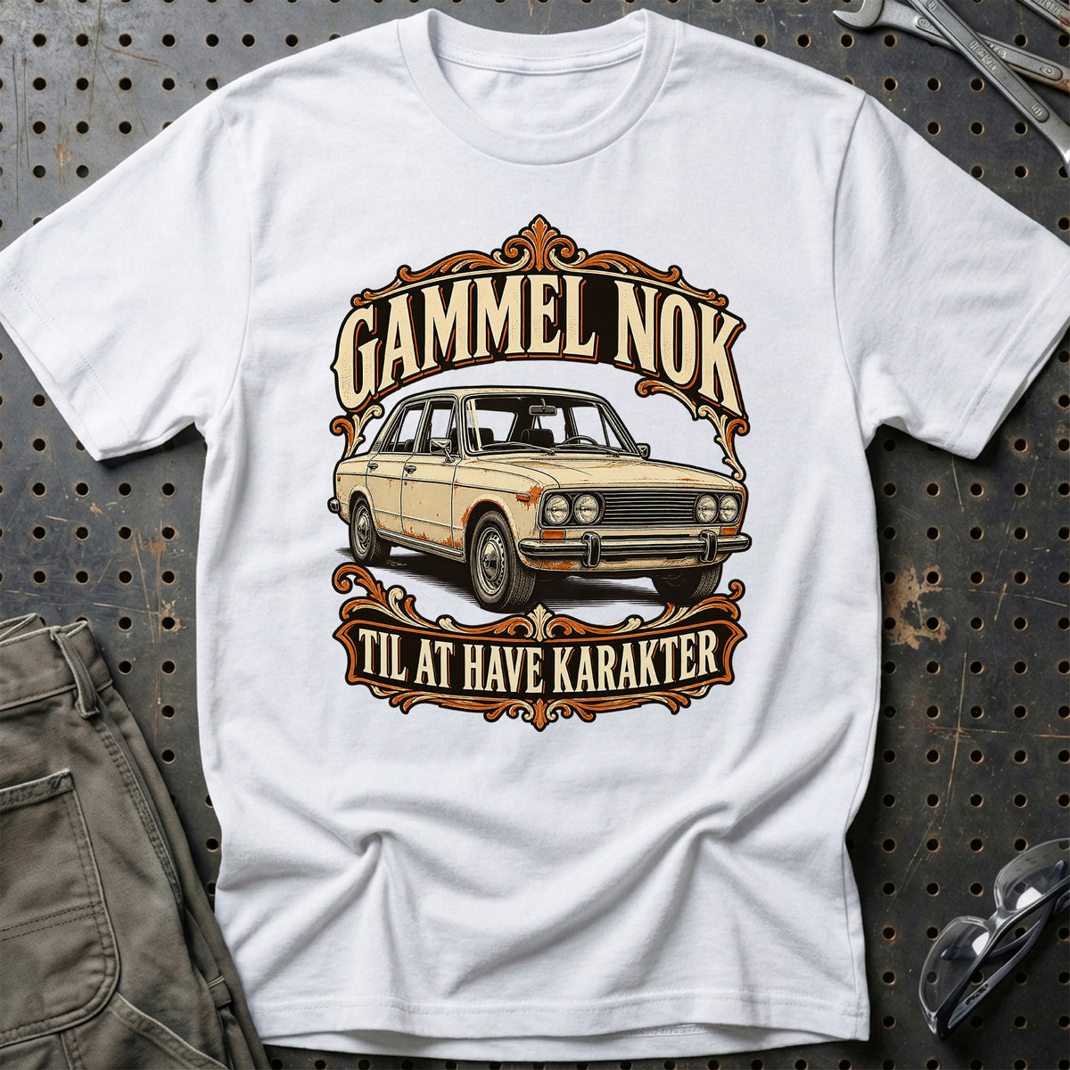 
Produktbillede af Gammel nok til at have karakter T-Shirt