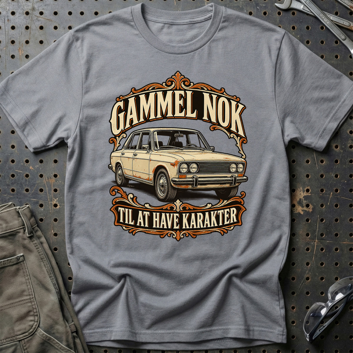
Produktbillede af Gammel nok til at have karakter T-Shirt