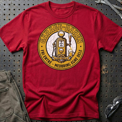 Garage Baren Fri Entré Medbring Egne Dele - Unisex T-Shirt , Bomuld-Beklædning-Garage Culture-Rød-S-Garage Culture Shop- garage - man cave - merchandise