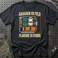 
Garagen er fuld – Planerne er større – Farvet motiv – Unisex T-Shirt – Sort