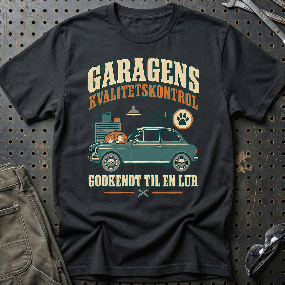 
Garagens kvalitetskontrol – Godkendt til en lur T-Shirt – Sort