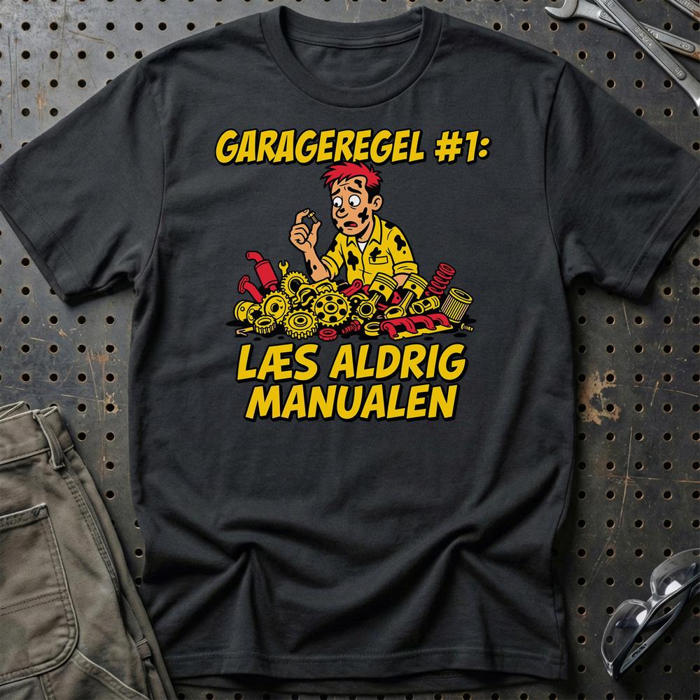Garageregel #1 - Læs Aldrig Manualen T-Shirt-Beklædning-Garage Culture-Sort-S-Garage Culture Shop- garage - man cave - merchandise
