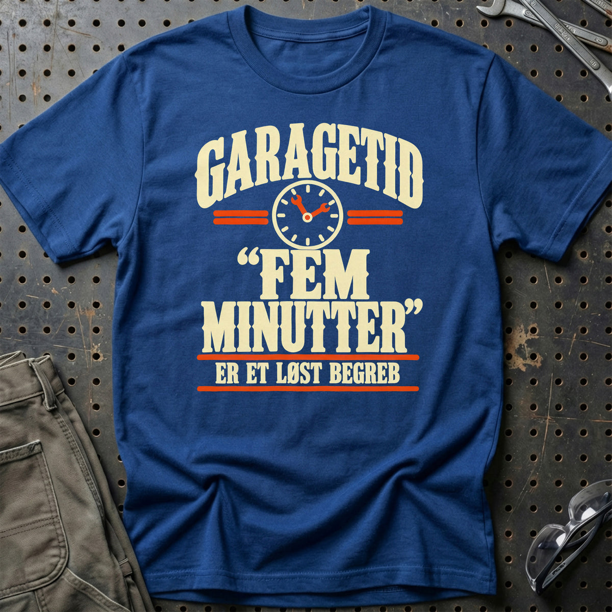 
Produktbillede af Garagetid – Fem Minutter Er Et Løst Begreb T-Shirt